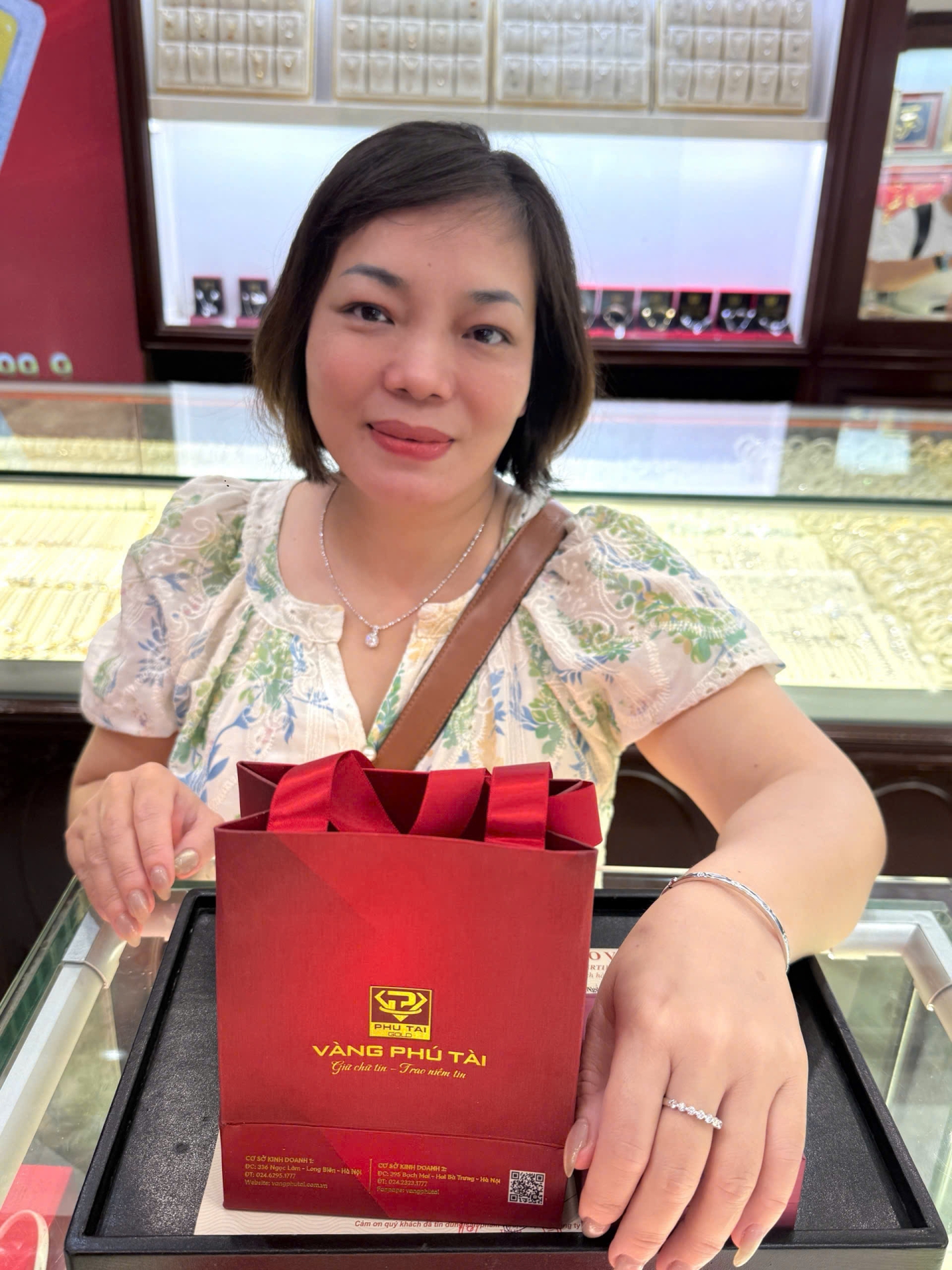 Tin nóng giá vàng sáng 17/12/2025: Giá vàng duy trì đỉnh cao